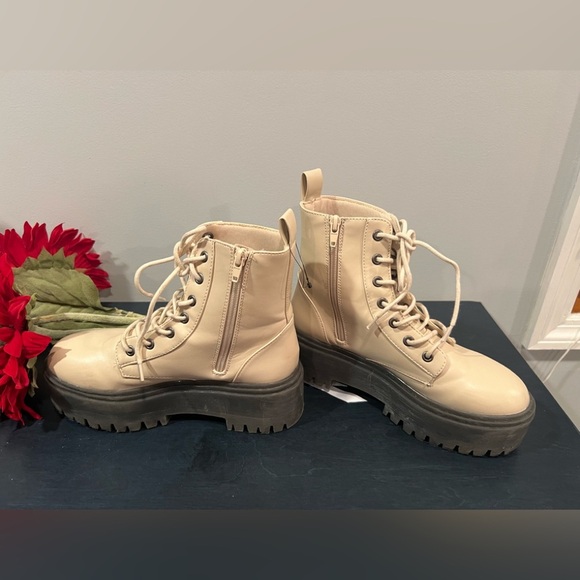 Forever 21 Chunky Platform Combat Boots Beige/Size 6 - Picture 6 of 10